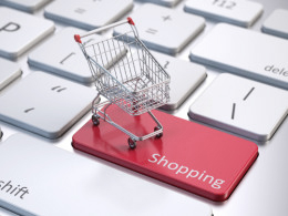 Einkaufswagen auf einer roten Taste "Shopping" innerhalb einer Tastatur.