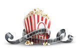 Tüte Popcorn umwickelt von einer Filmrolle.