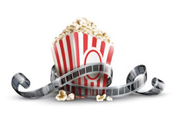 Tüte Popcorn umwickelt von einer Filmrolle.