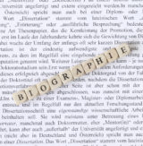 Würfel mit jweils einem Buchstaben, die den Schriftzug "Biographie" ergeben und auf einem Textblatt liegen