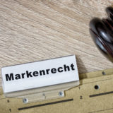 Schriftzug Markenrecht im Schild einer Akte