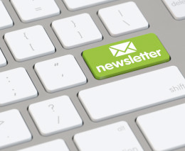 grüne Newsletter-Taste auf Computertastatur