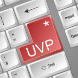 Rote Enter-Taste mit der Aufschrift "UVP"