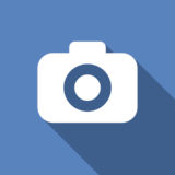 Fotoapparat weiß, icon für Fotografie auf blauem Grund