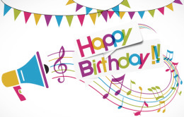 Megafon mit Musiknoten und dem Schriftzug "Happy Birthday", im HIntergrund bunte Girlanden