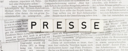 Presse auf Würfel mit Zeitungsabschnitten im Hintergrund