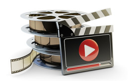 drei Filmrollen vor denen eine Filmklapp lehnt, die gleichzietig einen Movie-Player darstellt