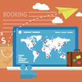 Notebook mit Weltkarte, Koffer und Papierflieger, Aufschrift "booking", Reise