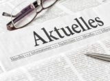 Lesebrille auf Zeitung