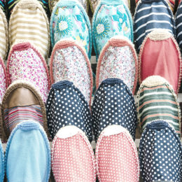 Viele bunte Slipper