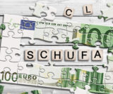 Schriftzug "Schufa" in Geldschein-Puzzle