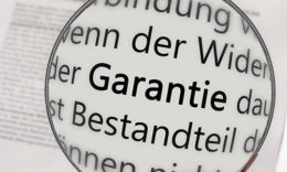 Garantie durch die Lupe betrachten
