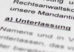 Dokument mit Fokus auf dem Wort "Unterlassung", Unterlassungsklage