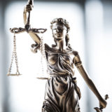 kleine Statue der Justitia