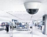 Überwachungskamera im Flughafen