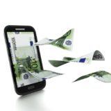 100-Euro-Scheine fliegen aus Smartphone