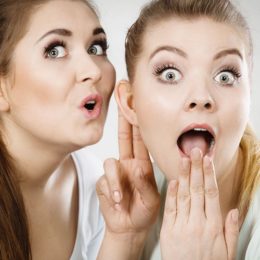 Frauen erzählen sich "Gossip"