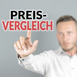 Mann im Hintergrund hält seinen Finger auf den Schriftzug "Preisvergleich"