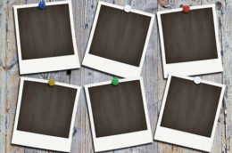 Sechs Polaroids an einer Holzwand