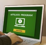 offener laptop, auf dem ein Fester geöffnet ist mit der Aufrschrift "Affiliate Program"