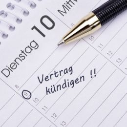 Kalendereintrag „Vertrag kündigen“ mit Stift