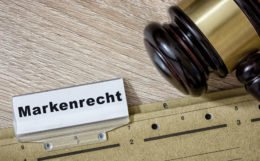 Markenrecht-Akte mit Richterhammer