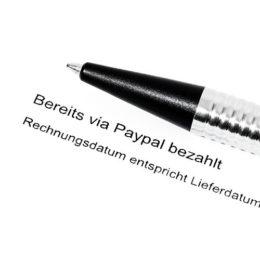 Bestätigung "Bereits via PayPal bezahlt" mit Stift