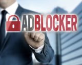 Schriftzug Adblocker mit rotem Schloss