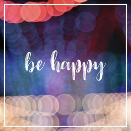 Text "be happy" vor buntem Hintergrund