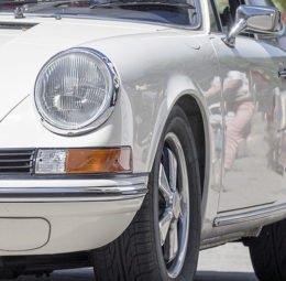 Weißer Porsche 911 Oldtimer