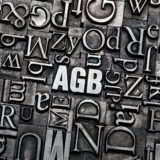 AGB inmitten vieler grauer Buchstaben