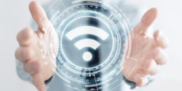 öffentliches WLAN-Netz mit Händen