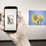 Smartphoneaufnahme von einem Gemälde im Museum