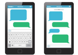 Smartphones auf welchen die Umrisse von Textnachrichten zu sehen sind