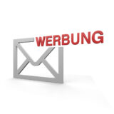 Ein Mail-Symbol mit der roten Aufschrift Werbung vor einem weißen Hintergrund