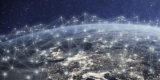 Weltkugel aus dem All dargestellt mit Vernetzungen aus Licht