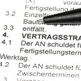 Vertrag enthält Klausel über Vertragsstrafe