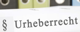Ordner mit Aufschrift Urherberrecht