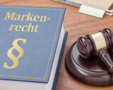 Gesetzbuch mit Richterhammer - Markenrecht