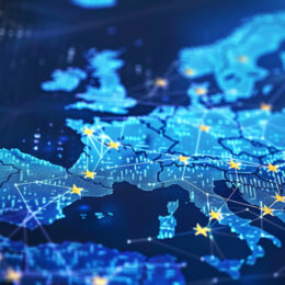 Man sieht das digitale Europa, auf dem kleine gelbe Sterne liegen, die zueinander vernetzt sind.